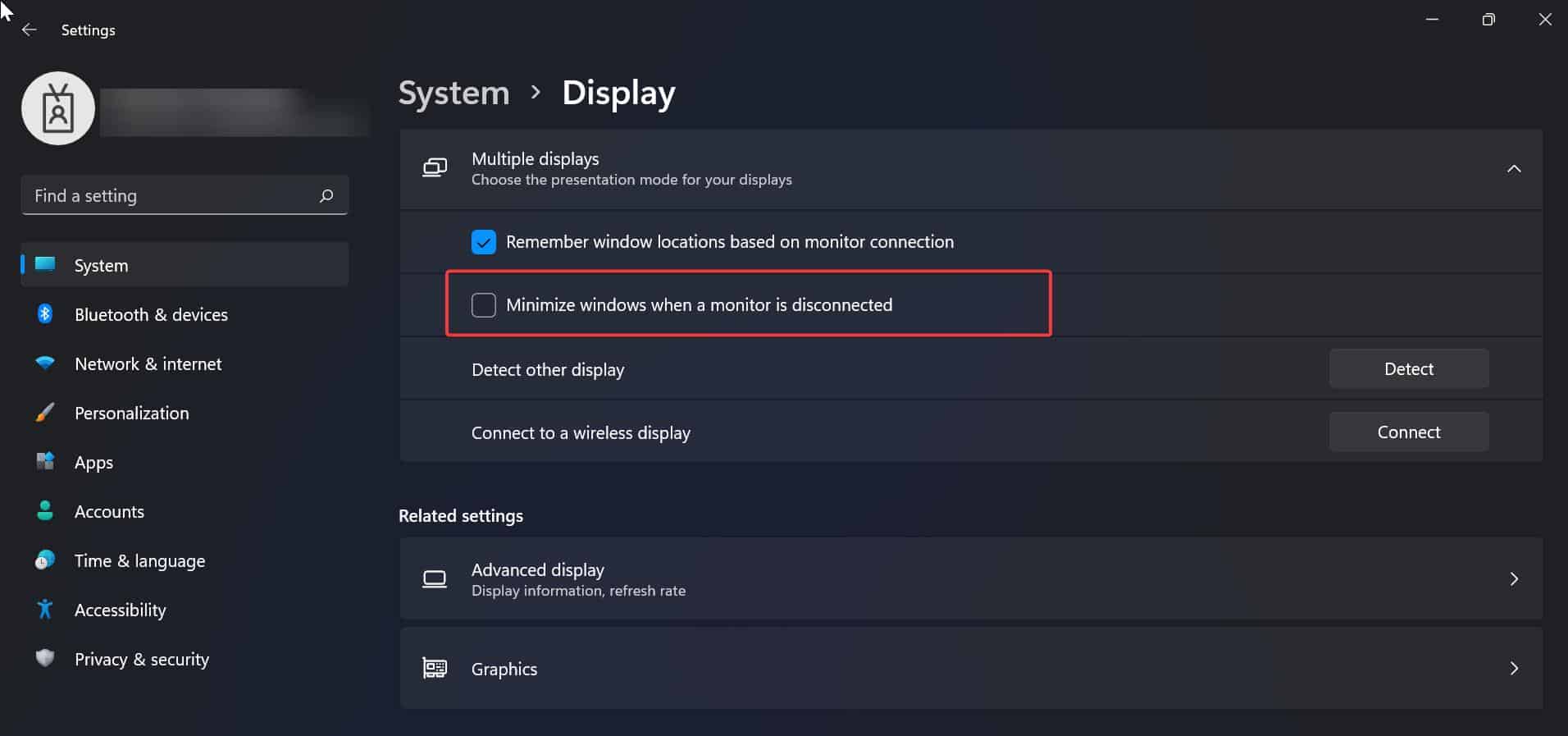 Minimize windows when a monitor is disconnected using settings